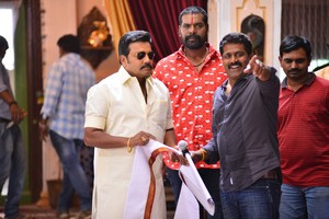 Chuttalabbayi New Working Photos
